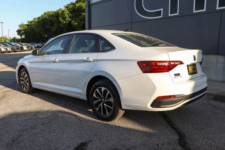 $19587 : 2022 Jetta S Auto image 6