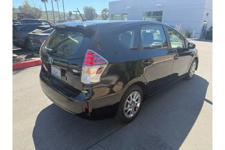 $12710 : Toyota Prius v 2017 Two 4dr image 7