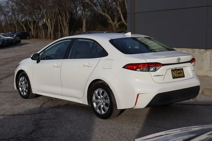 $18488 : 2024 Corolla LE image 6