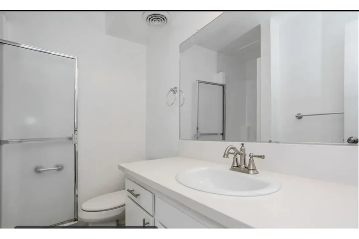 $950 : 1 The Dracena Apartments, image 1