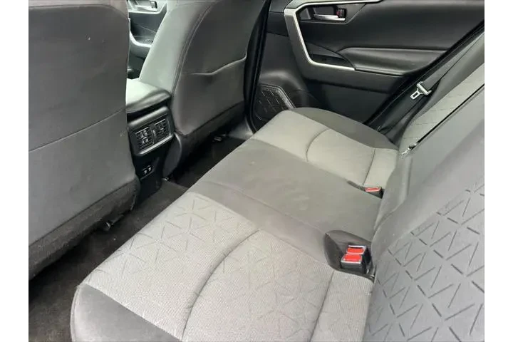 $19799 : Toyota RAV4 2020 AWD XLE 4dr image 5