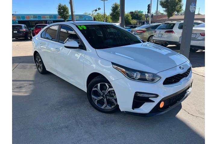 2019 Forte FE image 3