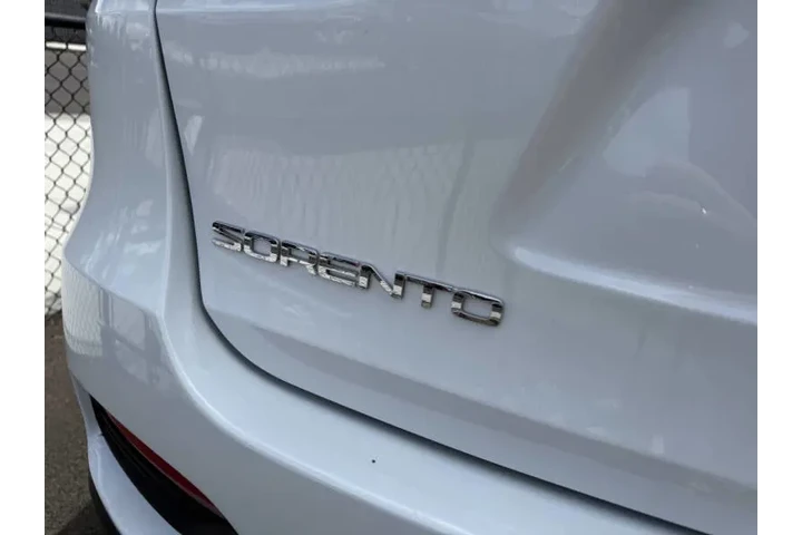 $12995 : 2019 Sorento S V6 image 9