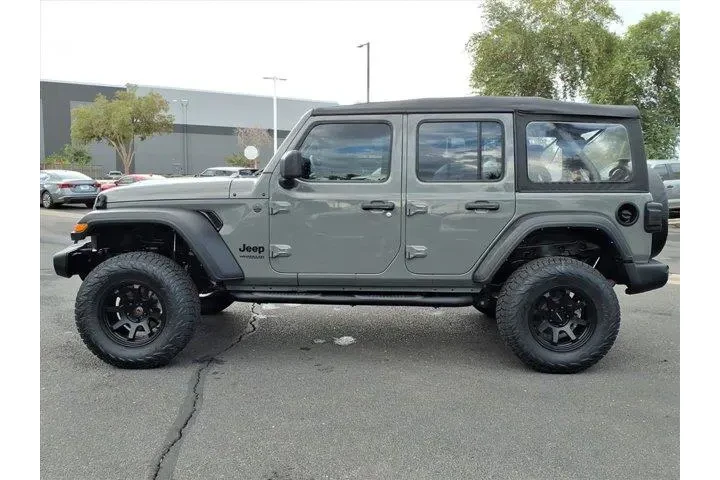 $25599 : Jeep Wrangler Unlimited 2022 image 2