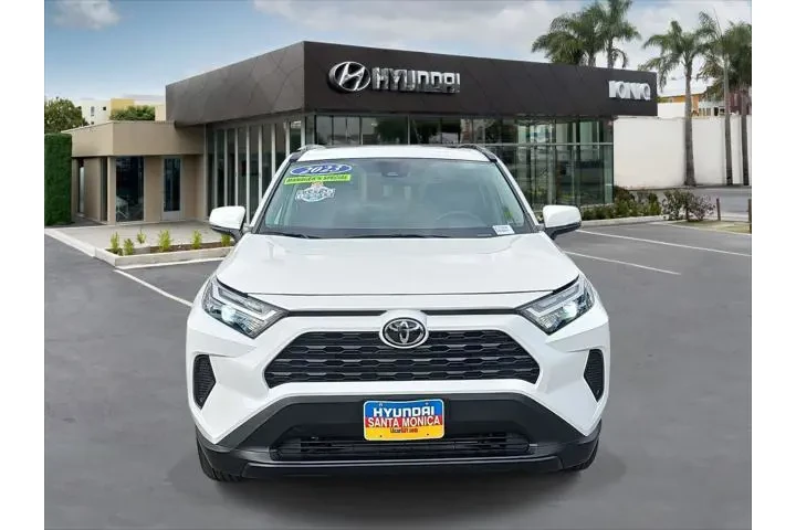 $30843 : Toyota RAV4 2023 AWD XLE 4dr image 8