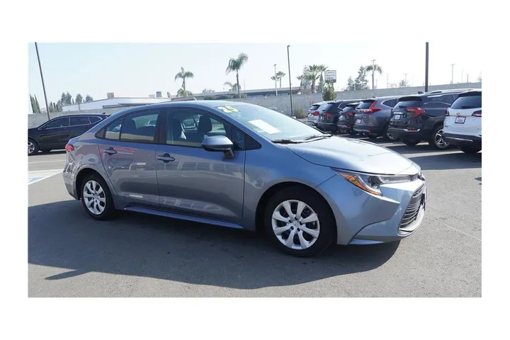 $23984 : 2025 Corolla LE image 4
