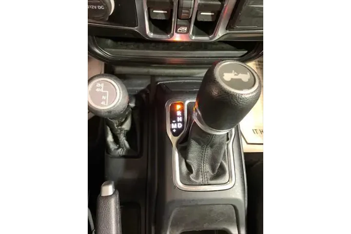 $30589 : Jeep Wrangler Unlimited 2021 image 7