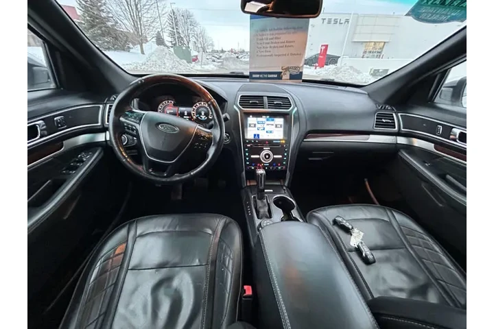 $15990 : 2017 Explorer Platinum image 10