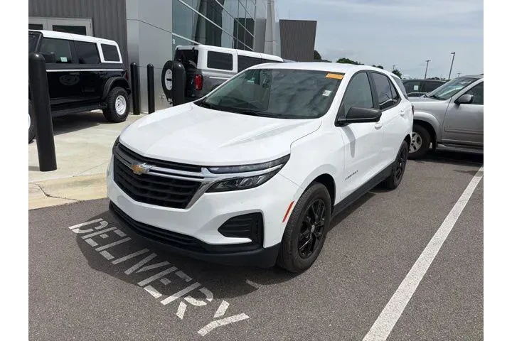 $23324 : Chevrolet Equinox 2024 LS 4d image 3