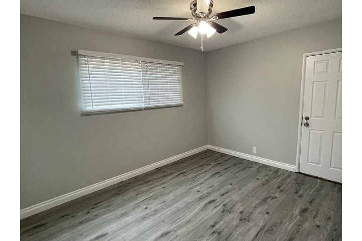 $1800 : CASA🏡Glandon St,Bellflower,CA image 9