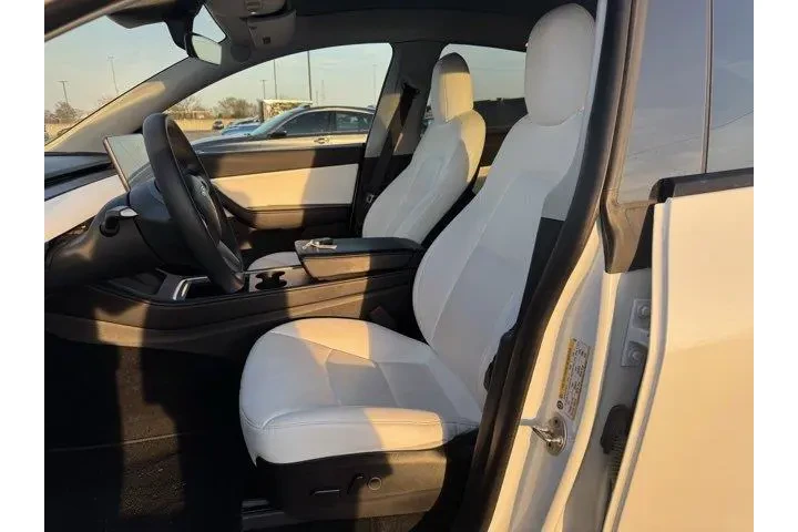 $29982 : Tesla Model Y 2022 AWD Long image 10