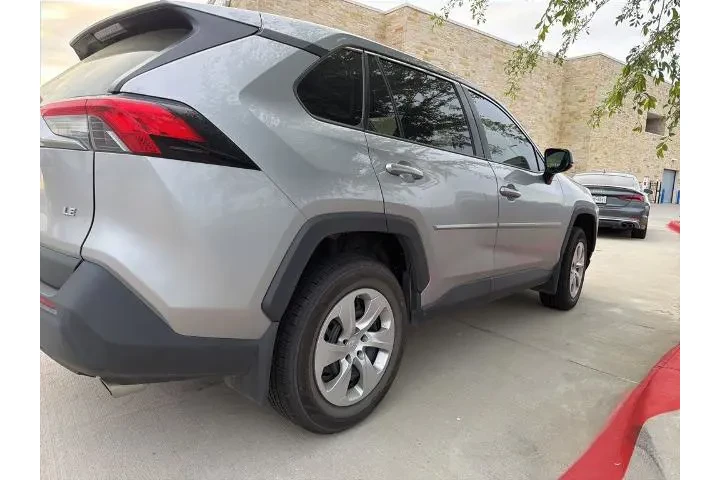 $25995 : Toyota RAV4 2022 LE 4dr SUV image 5
