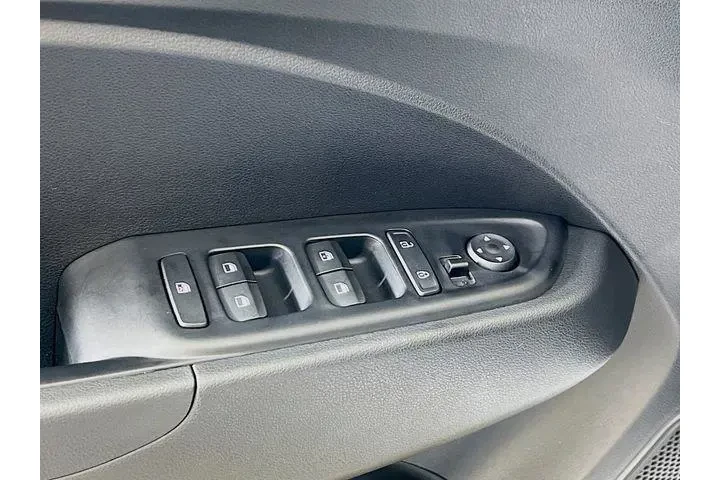 $24988 : Hyundai VENUE 2025 SEL 4dr C image 9