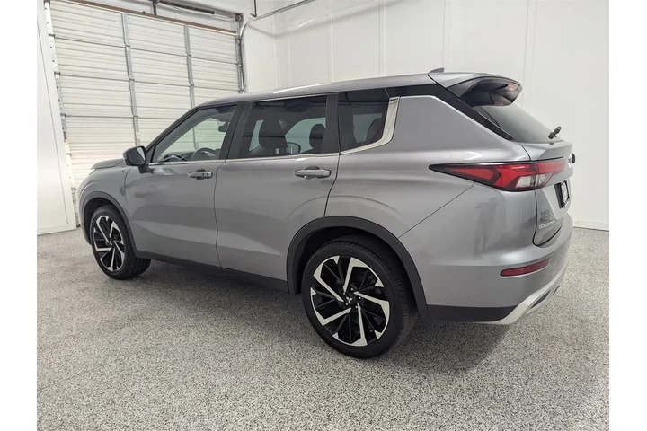 $26997 : Mitsubishi Outlander 2023 AW image 4
