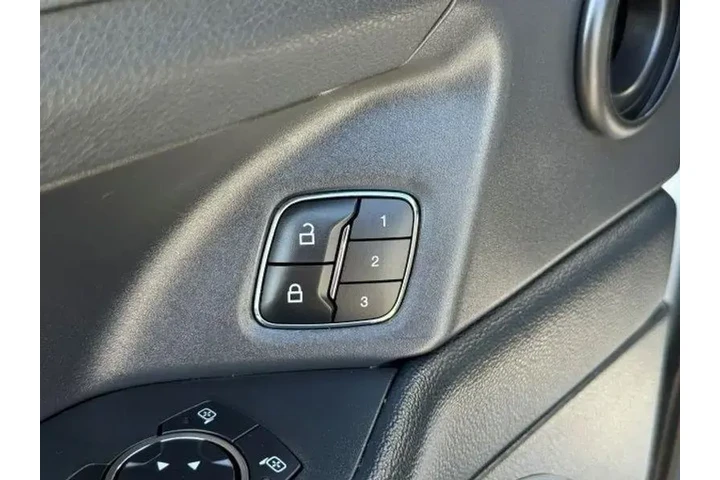 $39923 : Ford Expedition 2024 4x4 XLT image 9