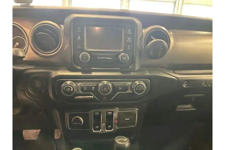 $17500 : Jeep Wrangler 2018 4x4 Sport image 3