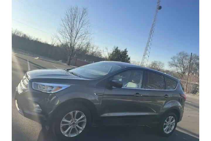 $5999 : 2019 Escape SE image 9