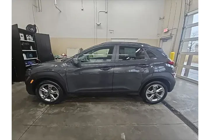 $19876 : Hyundai KONA 2023 SEL 4dr Cr image 2