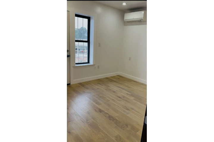 $3000 : LUXURY APARTMENT image 2