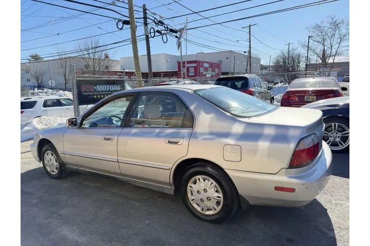 $3699 : 1996 Accord 25th Anniversary image 9