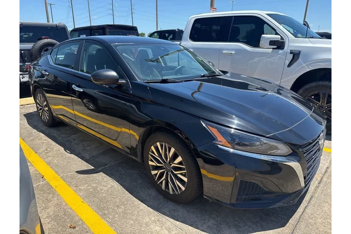 $18816 : Nissan Altima 2024 2.5 SV 4d image 1