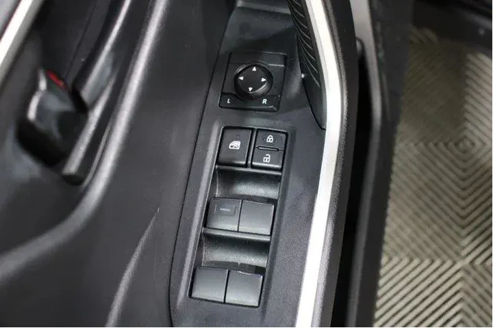 $27756 : Toyota RAV4 2024 AWD LE 4dr image 7