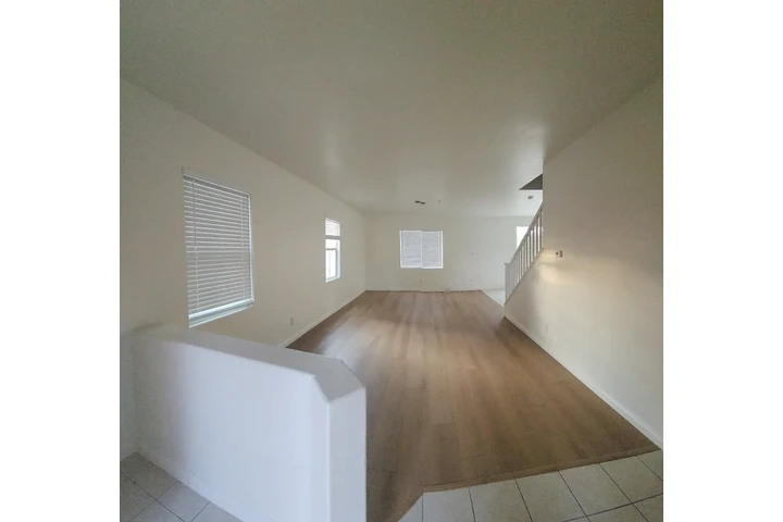 $1400 : Fontana - Renta Listo image 3