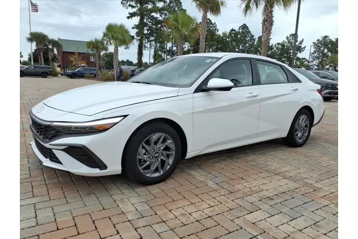 $26990 : Hyundai ELANTRA Hybrid 2024 image 4