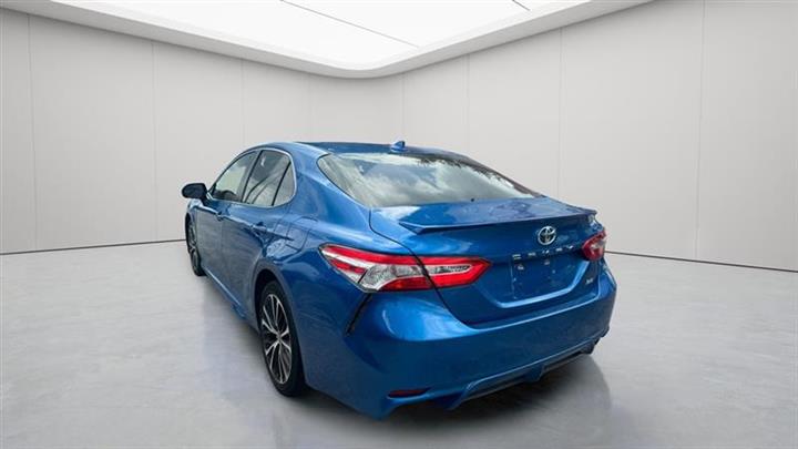 2020 Camry SE image 4