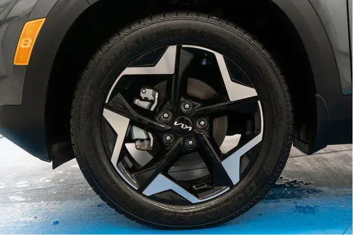 $24568 : Kia Seltos 2025 EX 4dr SUV image 2