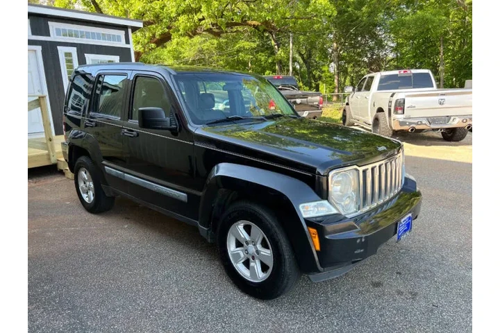 $7499 : 2009 Liberty Sport image 4