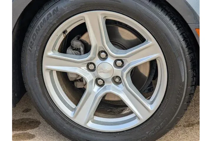 $20718 : Chevrolet Camaro 2020 LT 2dr image 9