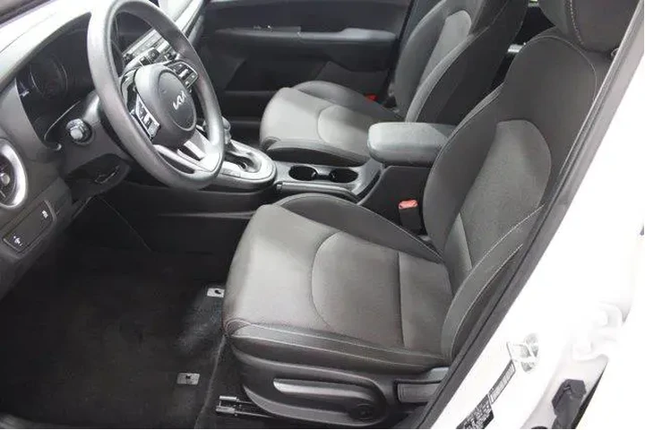 $19988 : Kia Forte 2024 LXS 4dr Sedan image 5