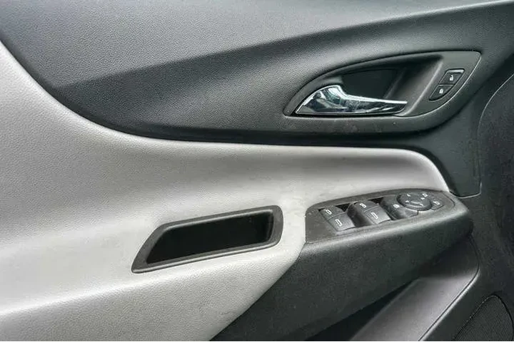 $18500 : Chevrolet Equinox 2023 4x4 L image 10