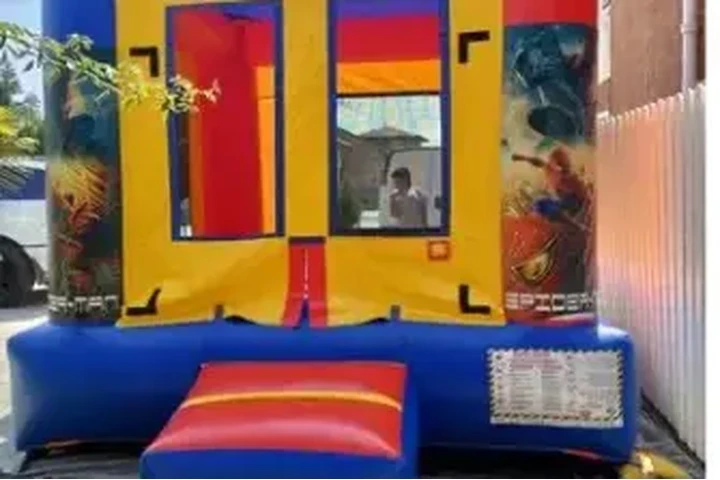 SILLAS Y MESAS DE RENTA image 7