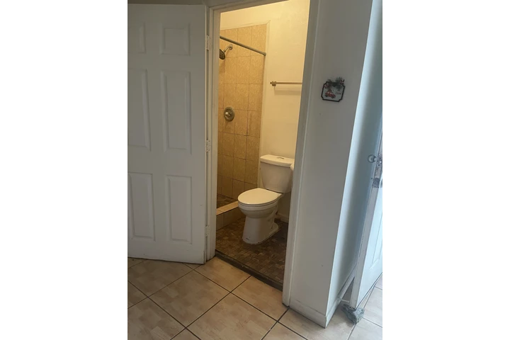 $750 : Habitación independiente image 3
