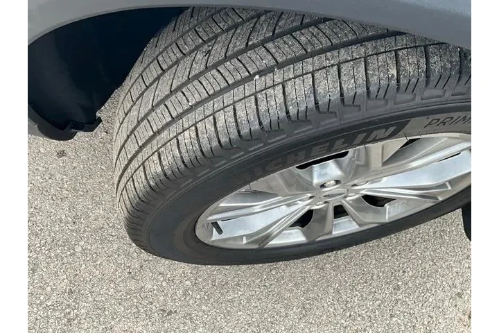 $35681 : Ford Explorer 2023 AWD XLT 4 image 4