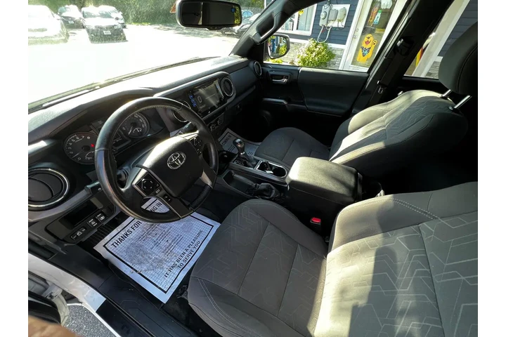 $27900 : Toyota Tacoma 2017 4x4 TRD S image 8