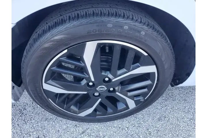 $16595 : Nissan Versa 2024 SR 4dr Sed image 9