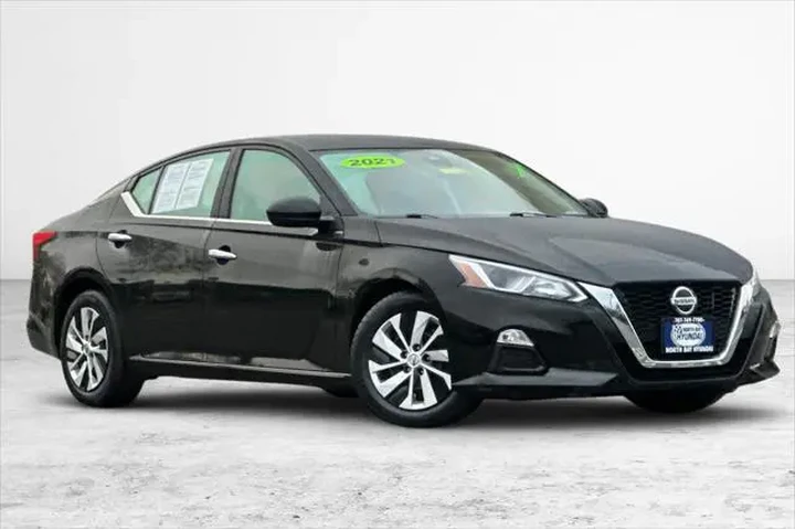 $15990 : Nissan Altima 2021 2.5 S 4dr image 2
