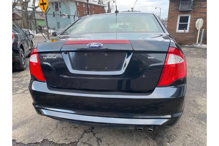 2012 Fusion SE image 5