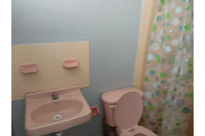 $2500 : Se rentan cuartos solo mujeres image 1