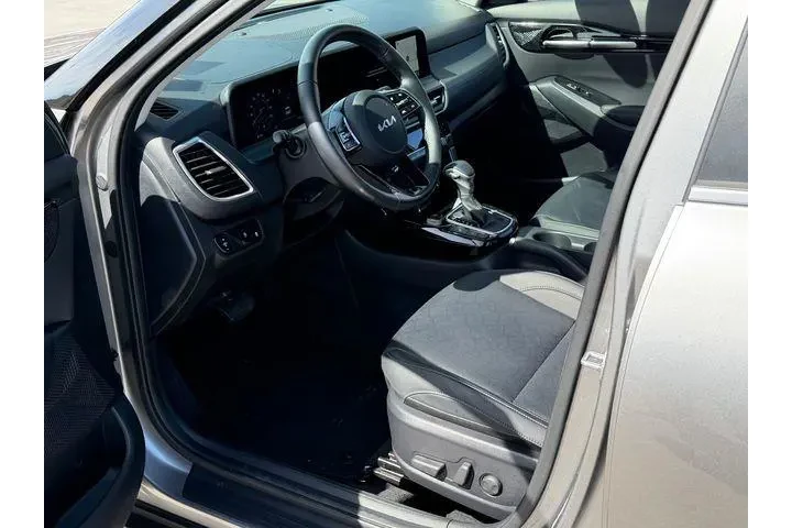 $26988 : Kia Seltos 2024 EX 4dr SUV image 10