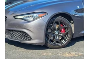 $27894 : Alfa Romeo Giulia 2022 AWD T thumbnail