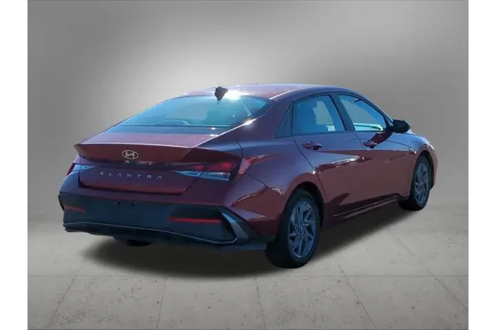 $17370 : Hyundai ELANTRA 2024 SEL 4dr image 6
