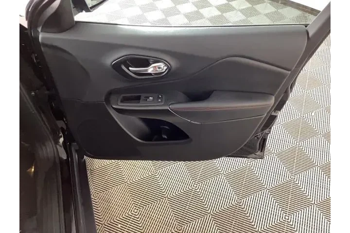 $27495 : Jeep Cherokee 2022 4x4 Trail image 9