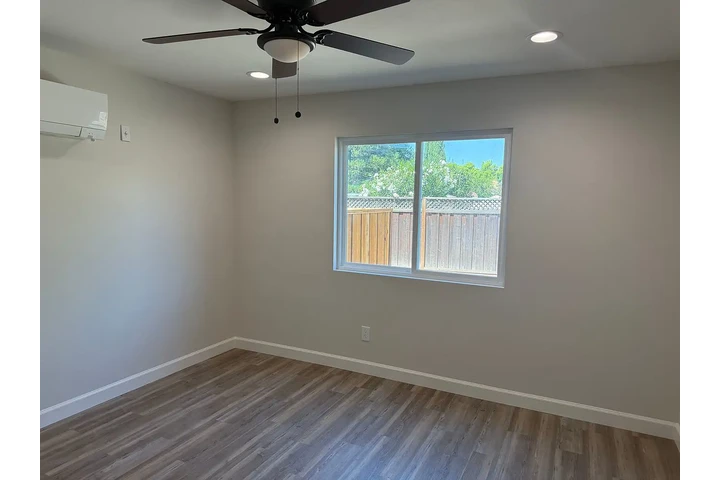 $900 : Brand new house with all new image 3