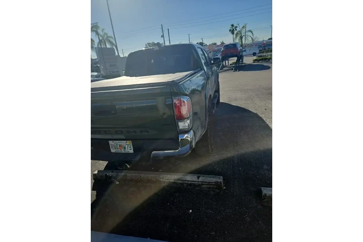 $29977 : Toyota Tacoma 2021 4x4 TRD P image 8