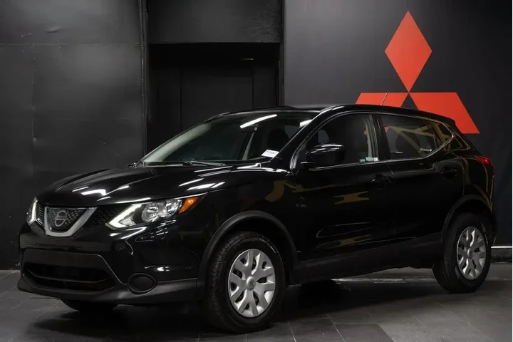 $13998 : Nissan Rogue Sport 2018 S 4d image 1
