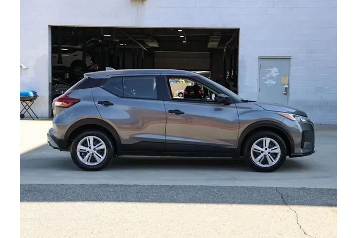 $17934 : Nissan Kicks 2024 S 4dr Cros image 3